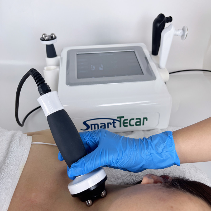 448KHZ Smart Tecar Therapy Machine นักกายภาพบำบัดผู้ปฏิบัติงานเวชศาสตร์ความงามทางการกีฬา